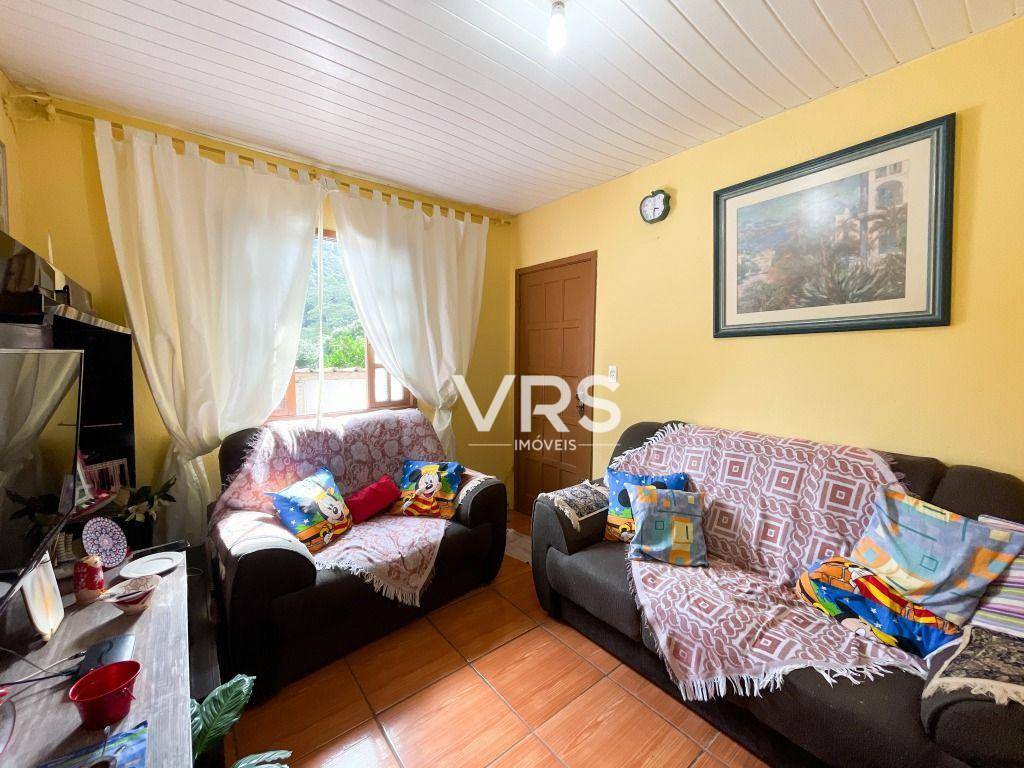 Casa à venda com 3 quartos, 60m² - Foto 2