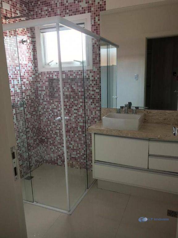 Casa de Condomínio para alugar com 4 quartos, 360m² - Foto 14