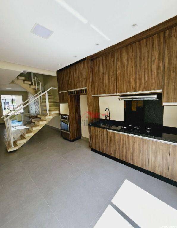 Casa de Condomínio para alugar com 3 quartos, 167m² - Foto 2