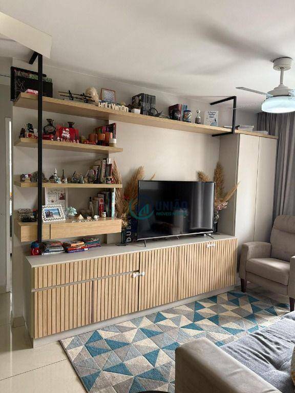 Apartamento à venda com 2 quartos, 75m² - Foto 4