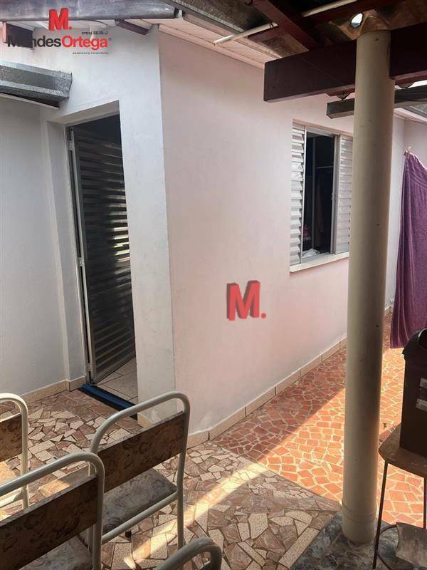 Casa à venda com 4 quartos, 150m² - Foto 2