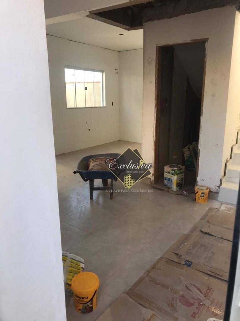 Casa à venda com 2 quartos, 67m² - Foto 2