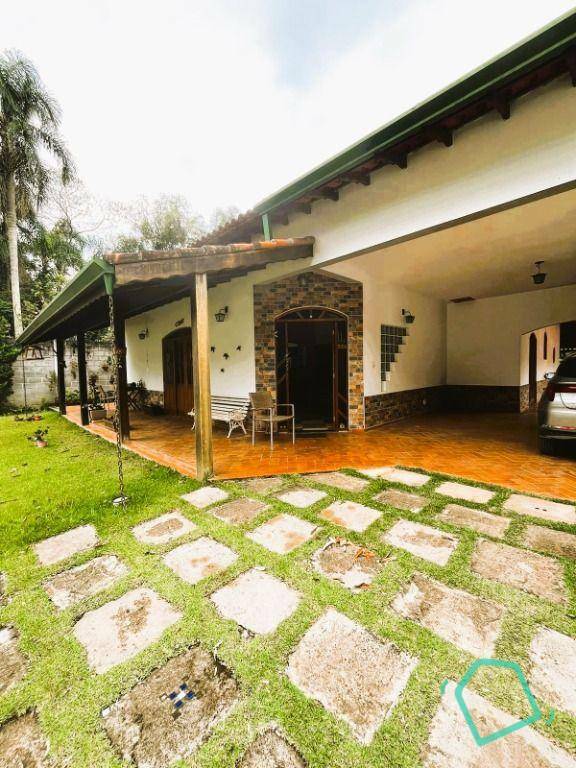 Casa de Condomínio para alugar com 3 quartos, 325m² - Foto 1