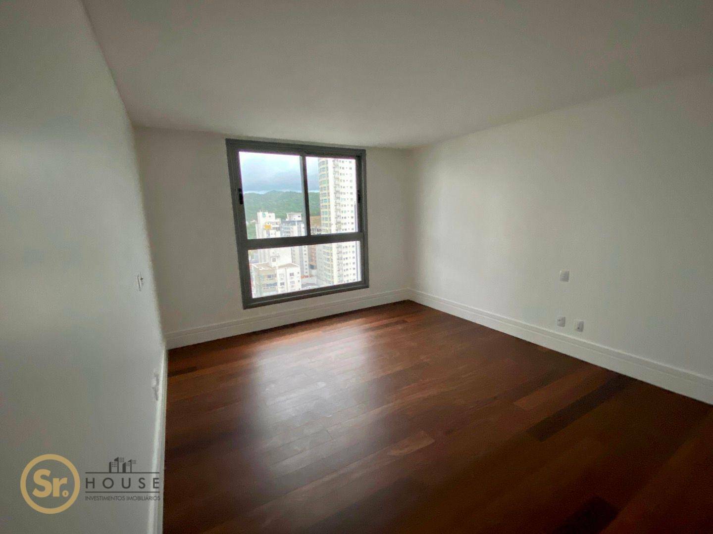 Apartamento à venda com 5 quartos, 242m² - Foto 11