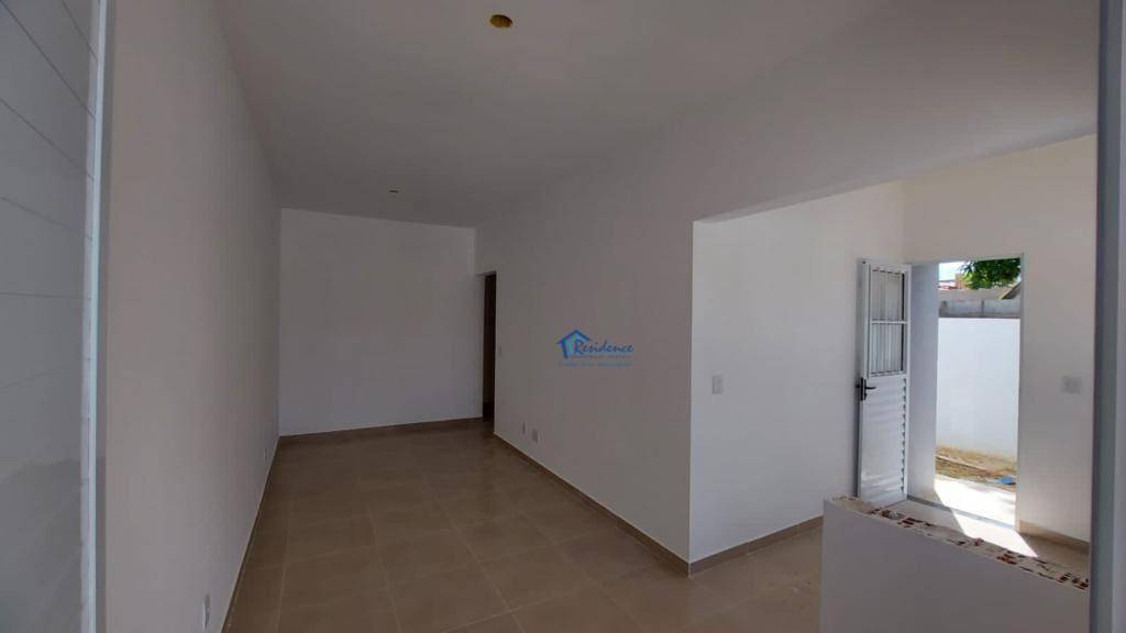 Casa à venda com 2 quartos, 54m² - Foto 2