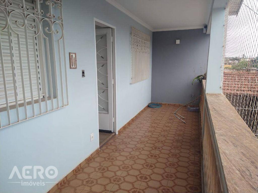 Casa para alugar com 3 quartos, 210m² - Foto 12