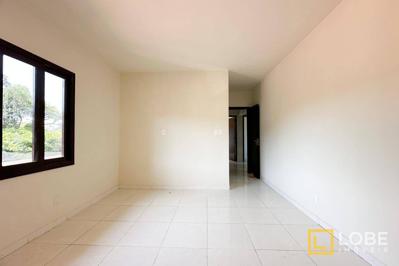 Casa à venda com 3 quartos, 240m² - Foto 4