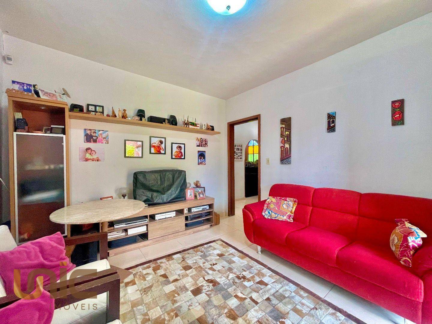 Casa à venda com 5 quartos, 180m² - Foto 2