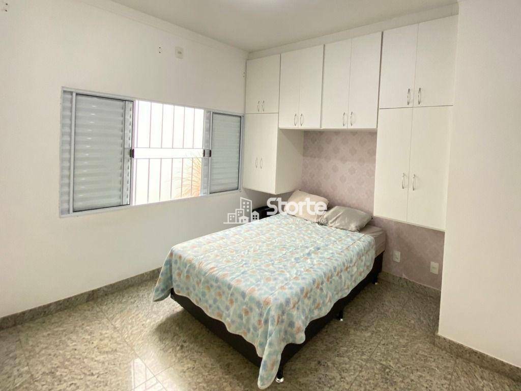 Casa à venda com 3 quartos, 210m² - Foto 10