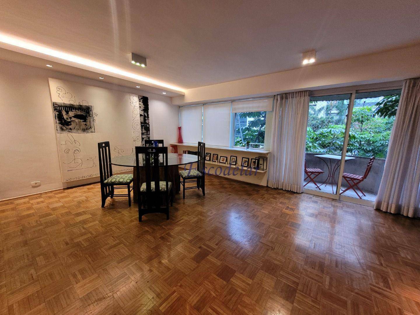 Apartamento à venda com 3 quartos, 200m² - Foto 8