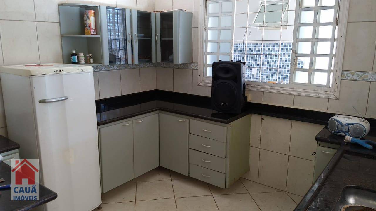 Sobrado à venda com 4 quartos, 250m² - Foto 3