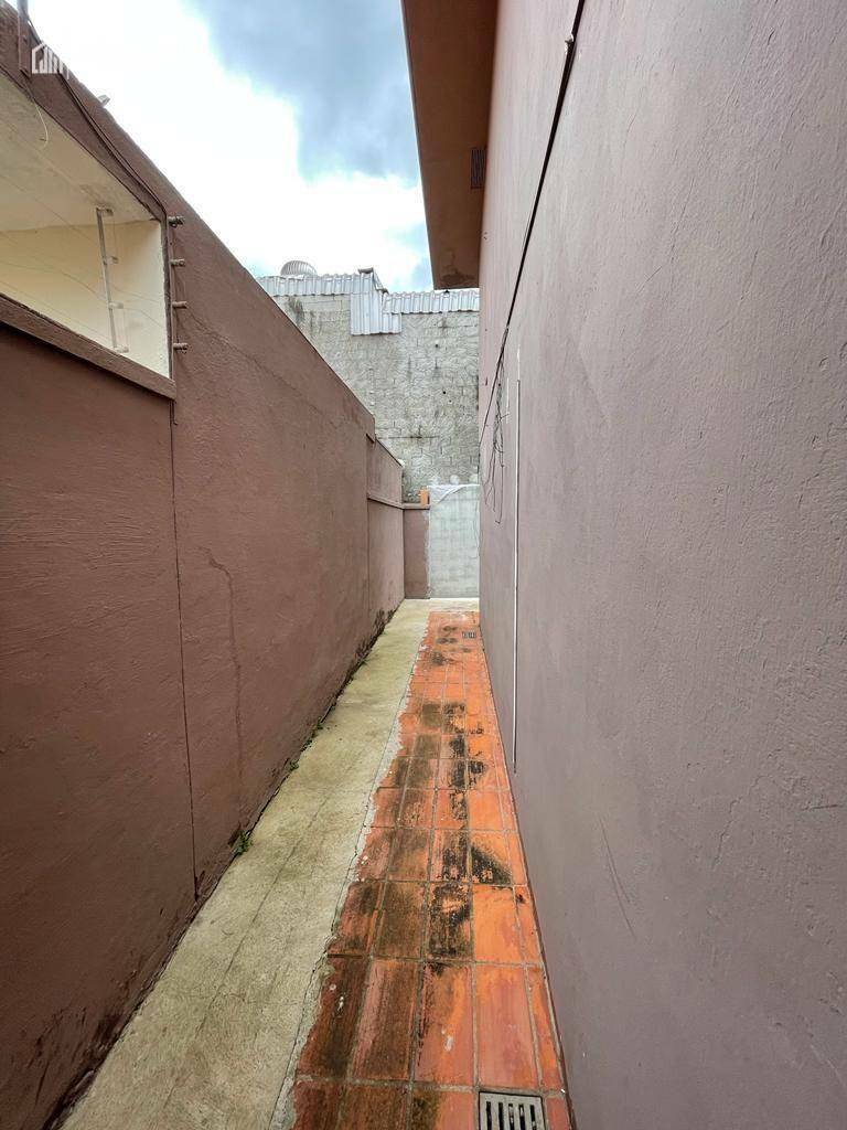 Sobrado à venda com 4 quartos, 220m² - Foto 2