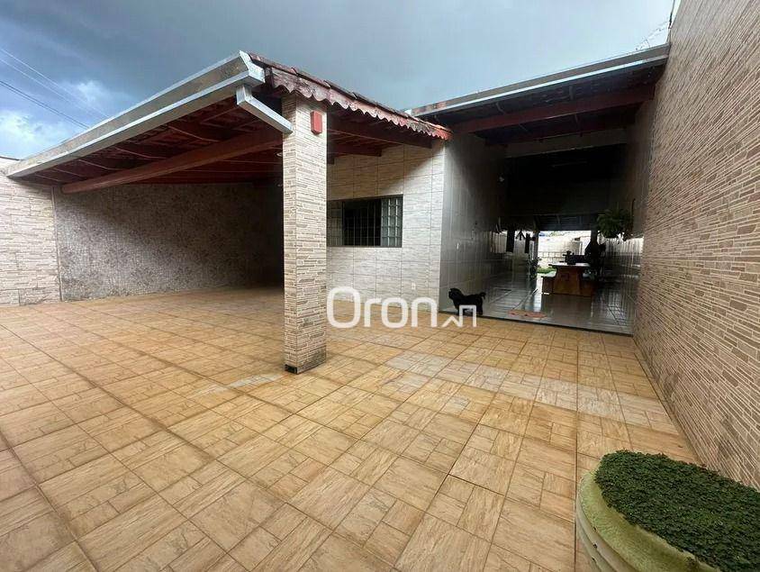 Casa à venda com 4 quartos, 198m² - Foto 1