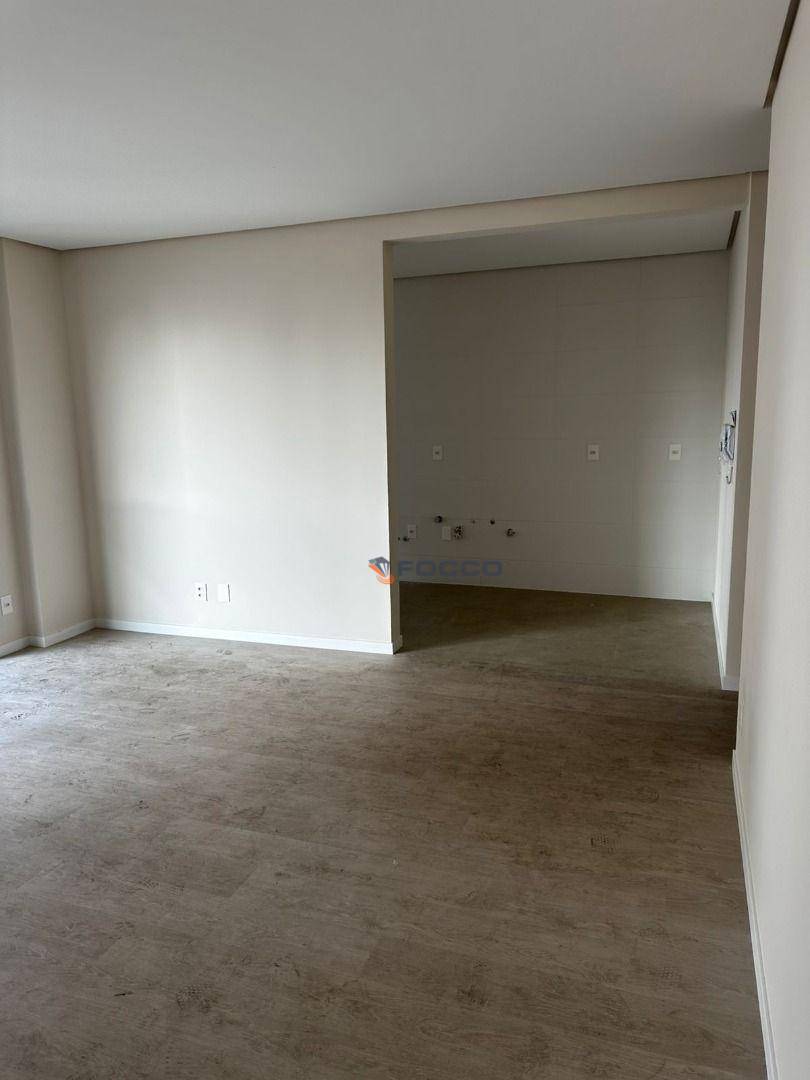 Apartamento à venda com 3 quartos, 93m² - Foto 2