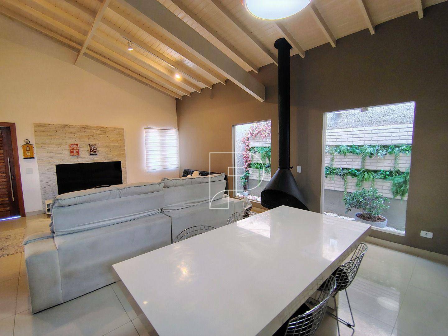 Casa de Condomínio à venda com 3 quartos, 231m² - Foto 4