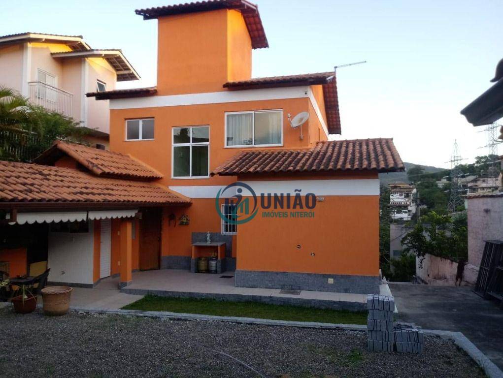 Casa de Condomínio à venda com 4 quartos, 227m² - Foto 1