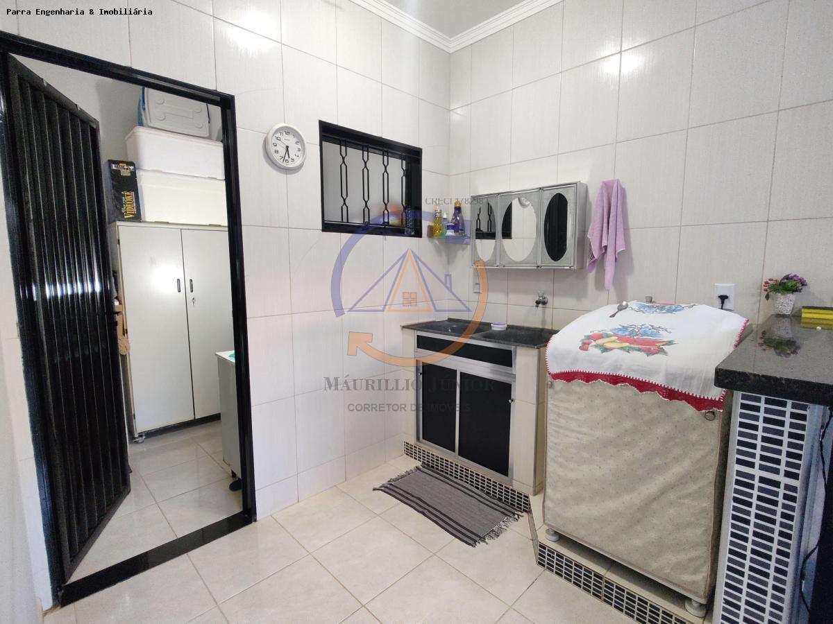 Casa à venda com 3 quartos, 200m² - Foto 14