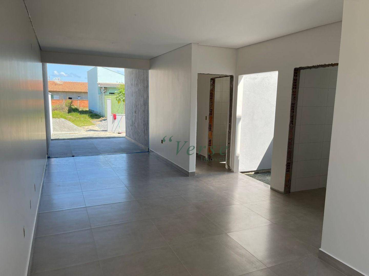 Casa à venda com 2 quartos, 72m² - Foto 1