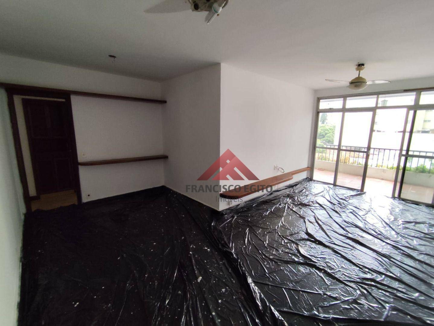 Apartamento à venda com 3 quartos, 121m² - Foto 2