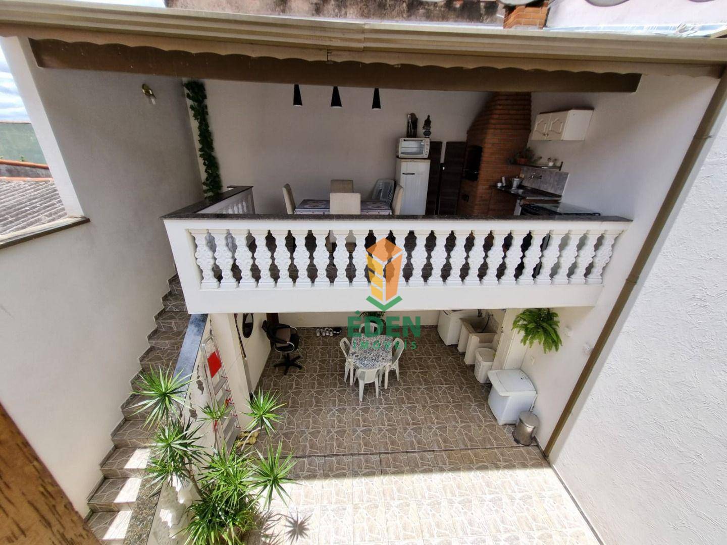 Casa à venda com 3 quartos, 218m² - Foto 4