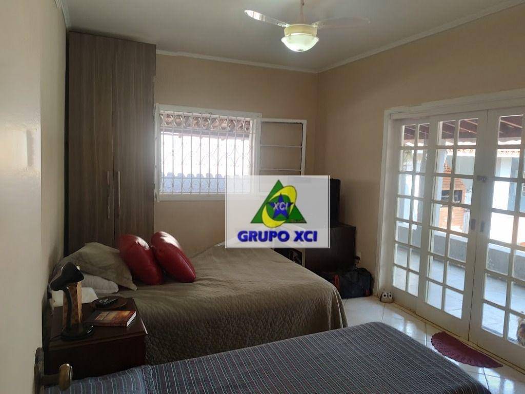 Chácara à venda com 4 quartos, 491m² - Foto 32