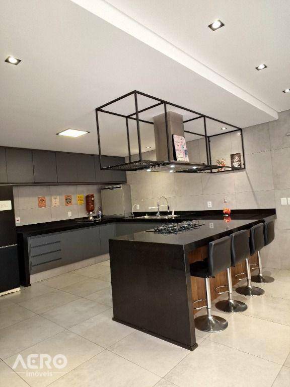 Casa à venda e aluguel com 3 quartos, 395m² - Foto 17