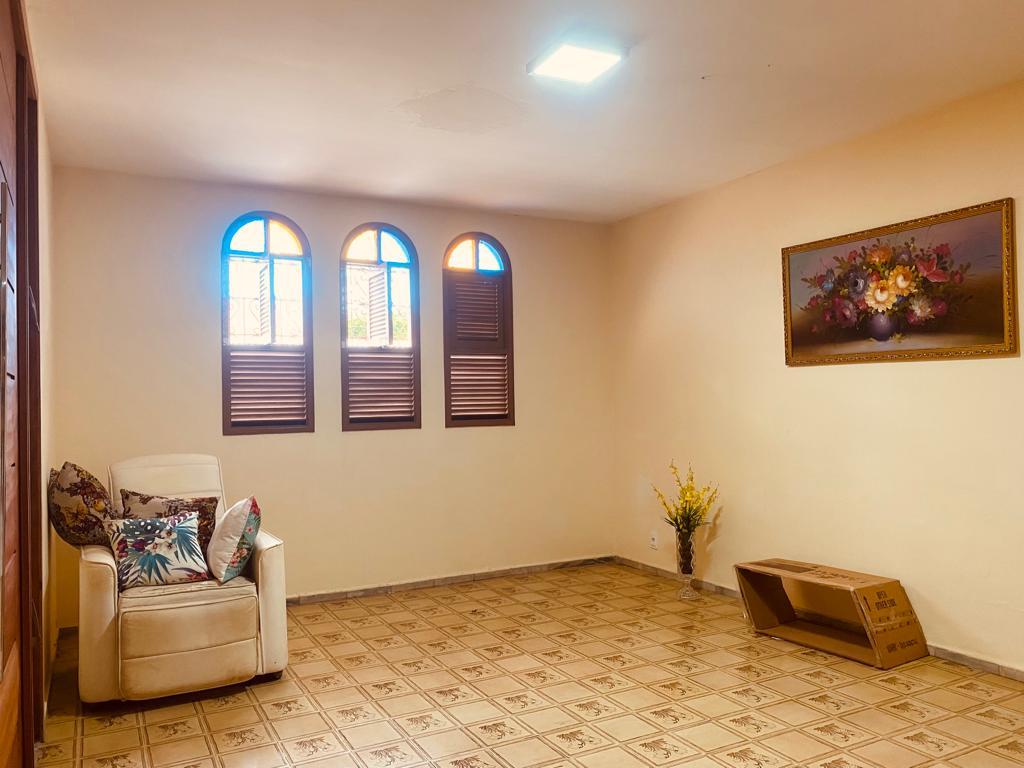 Casa à venda com 3 quartos, 300m² - Foto 8