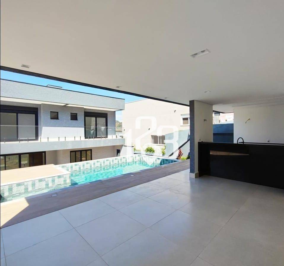 Casa à venda com 3 quartos, 330m² - Foto 2