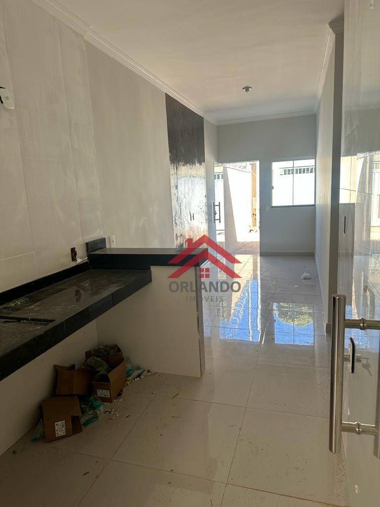 Casa à venda com 2 quartos, 56m² - Foto 1