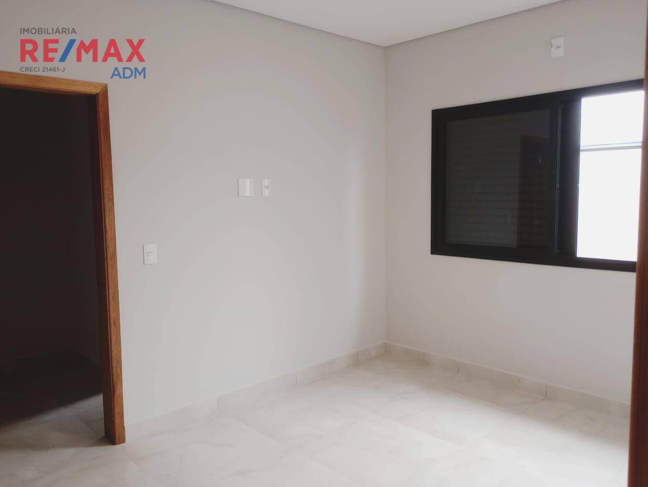 Casa à venda com 4 quartos, 160m² - Foto 11