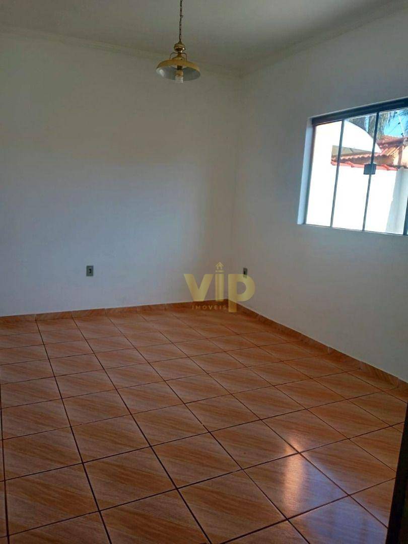 Casa à venda com 2 quartos, 70m² - Foto 1