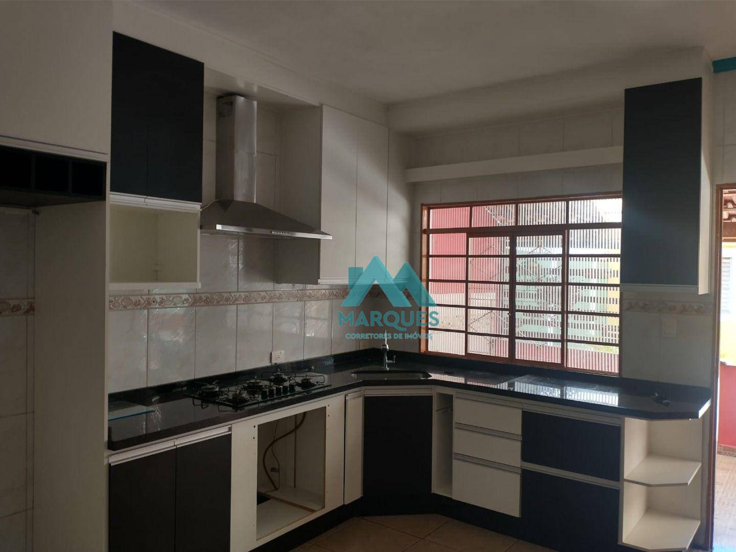 Casa à venda com 2 quartos, 200m² - Foto 2