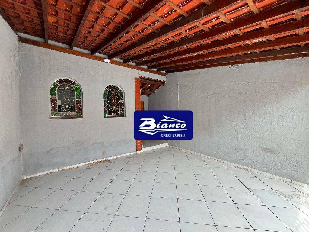 Casa à venda com 2 quartos, 70m² - Foto 2
