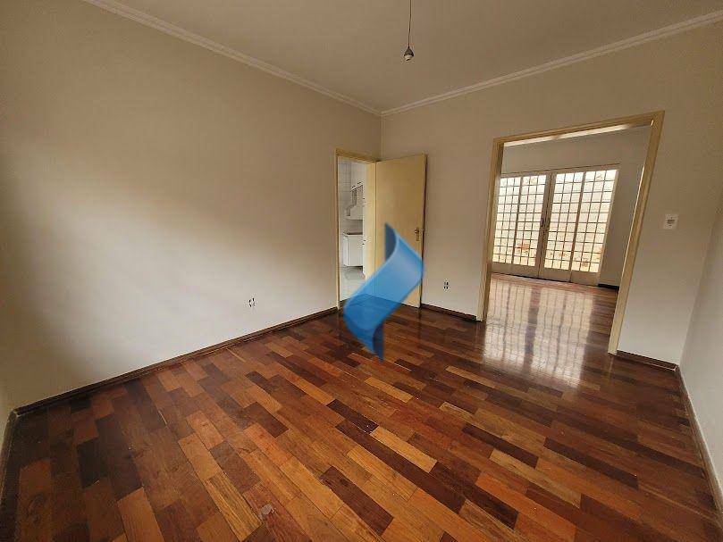 Casa para alugar com 6 quartos, 262m² - Foto 53