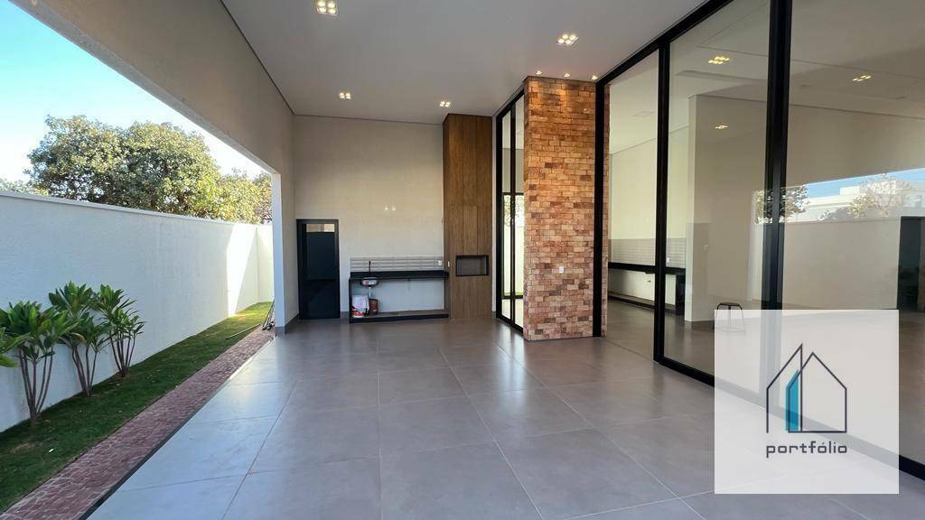 Casa de Condomínio à venda com 3 quartos, 213m² - Foto 1