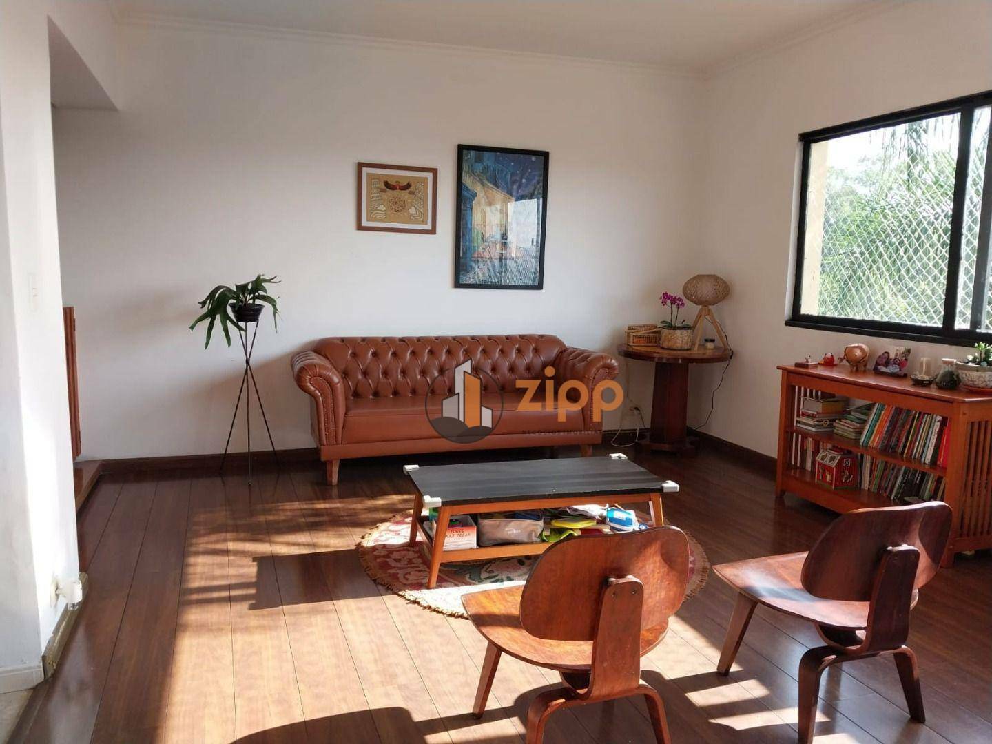 Sobrado à venda com 5 quartos, 230m² - Foto 1