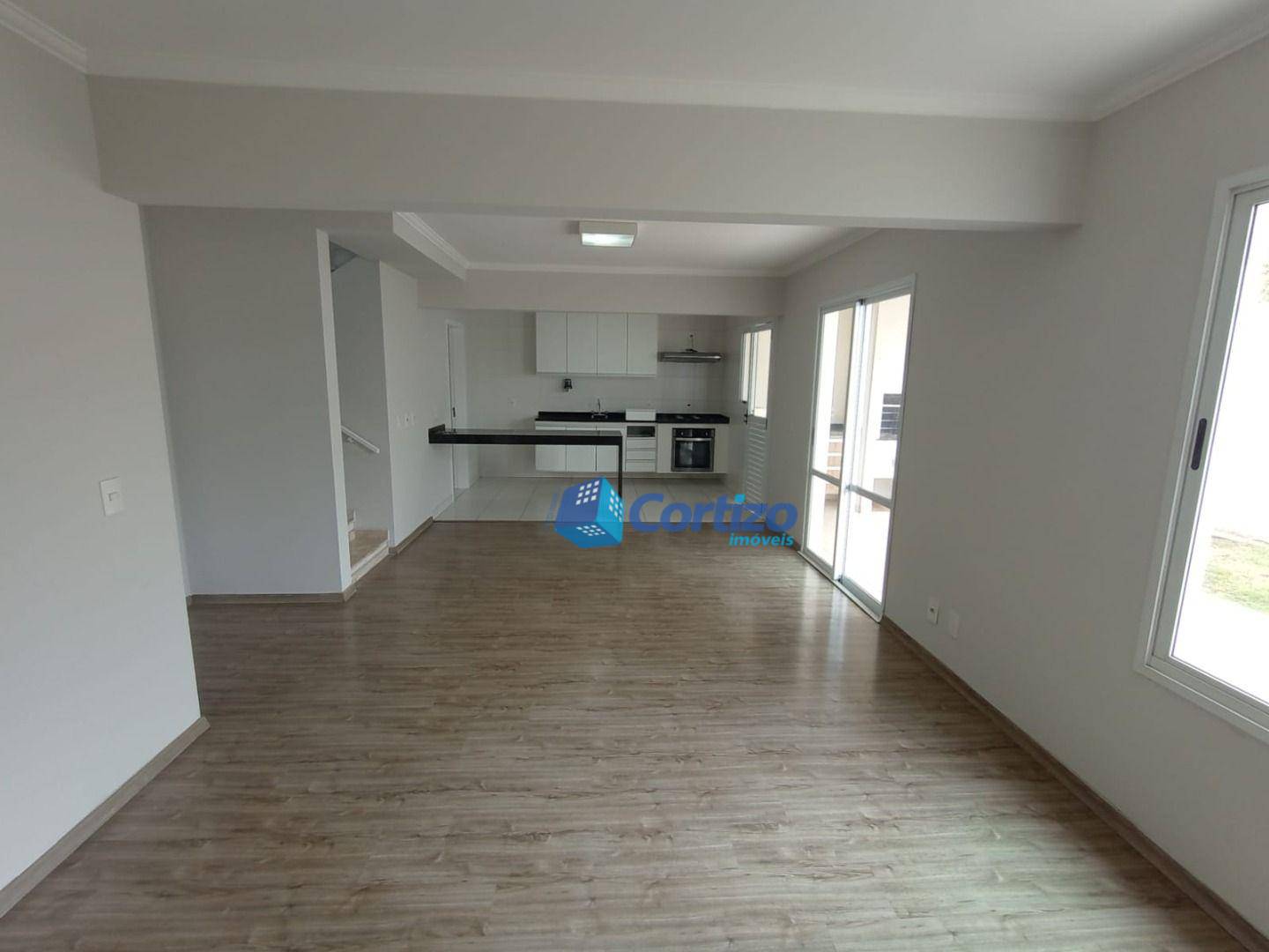 Casa de Condomínio para alugar com 4 quartos, 173m² - Foto 2