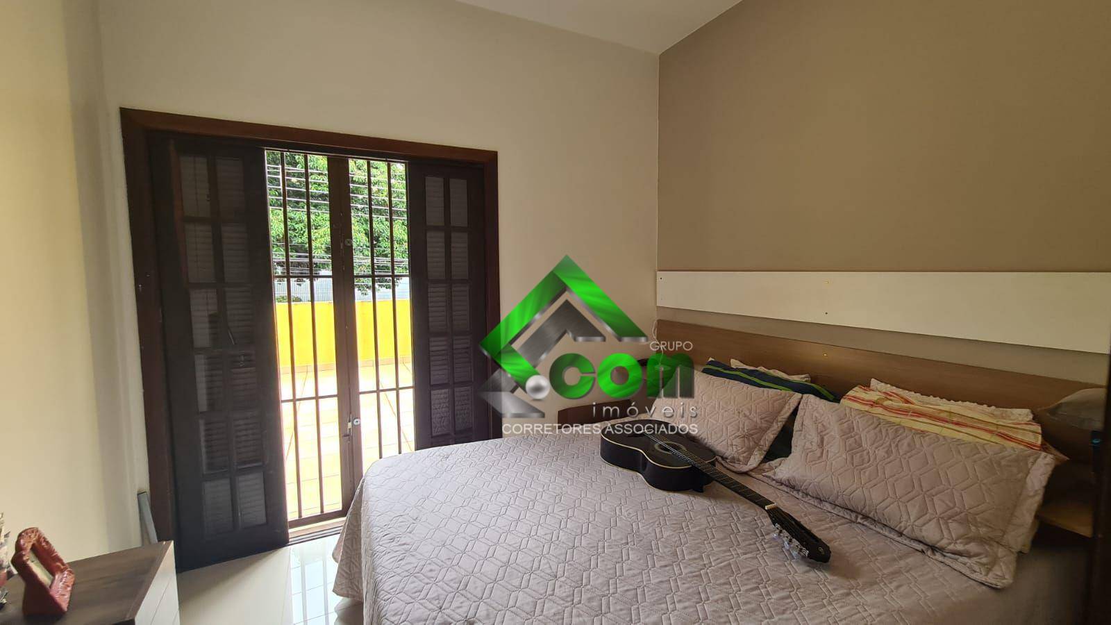 Casa à venda com 4 quartos, 200m² - Foto 19