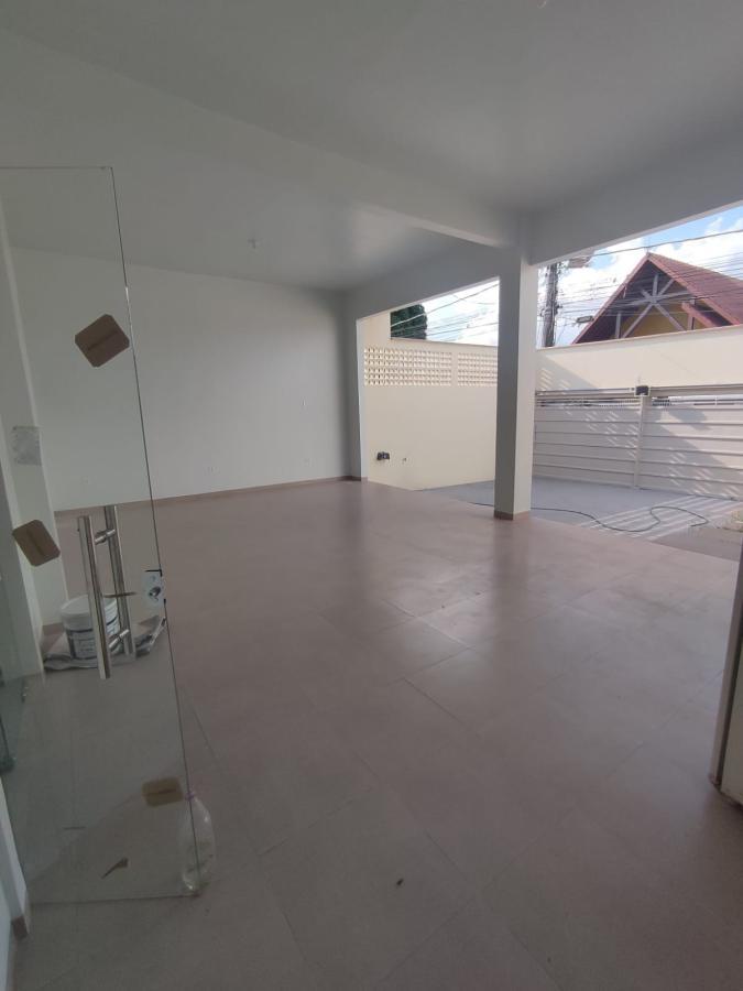 Casa para alugar com 2 quartos, 200m² - Foto 2