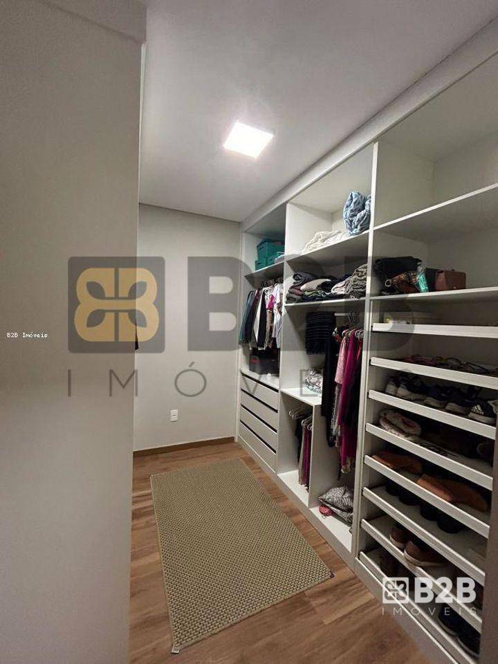 Casa à venda com 3 quartos, 300m² - Foto 13