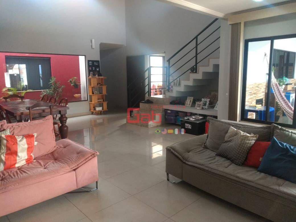 Casa à venda com 3 quartos, 240m² - Foto 2