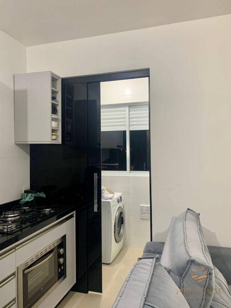 Apartamento à venda com 2 quartos, 61m² - Foto 4