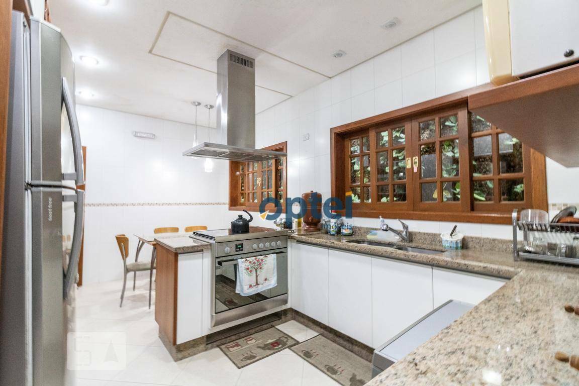 Casa à venda e aluguel com 4 quartos, 471m² - Foto 1