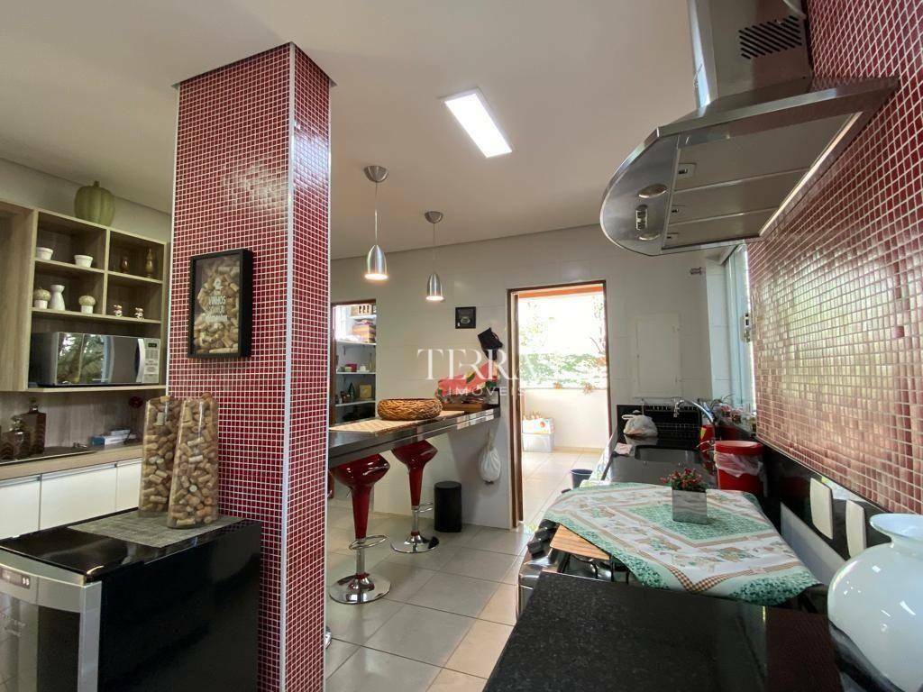 Casa à venda com 4 quartos, 300m² - Foto 10