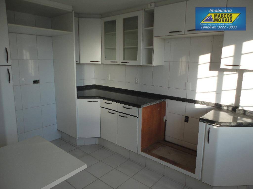 Apartamento à venda com 3 quartos, 189m² - Foto 8