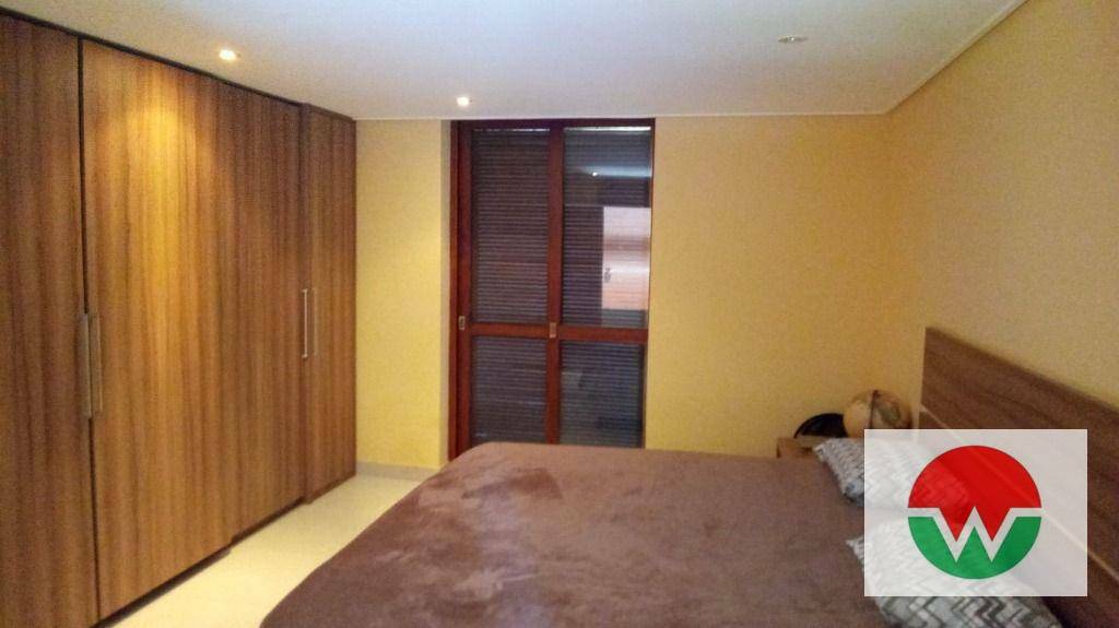 Casa à venda com 4 quartos, 350m² - Foto 14