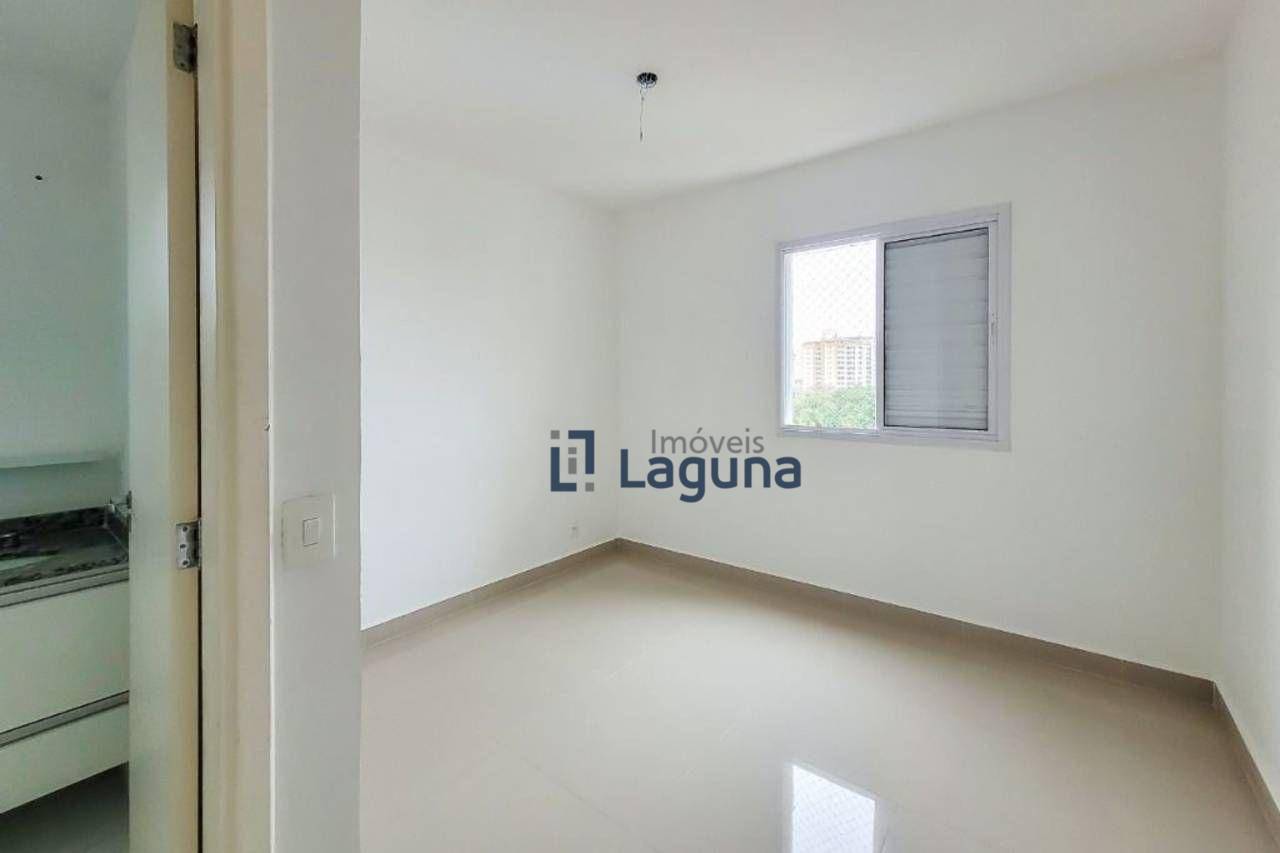 Apartamento para alugar com 3 quartos, 84m² - Foto 9