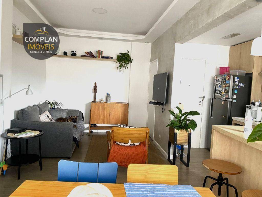 Apartamento à venda com 2 quartos, 64m² - Foto 3