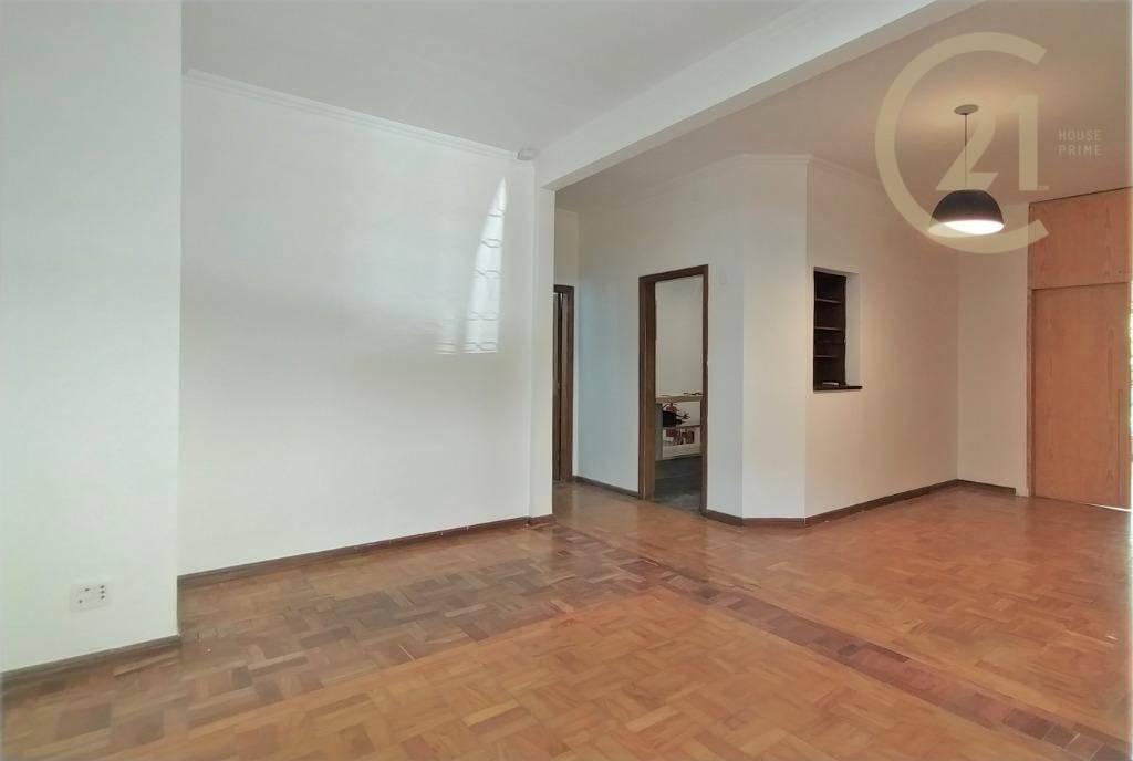 Casa para alugar com 6 quartos, 380m² - Foto 1