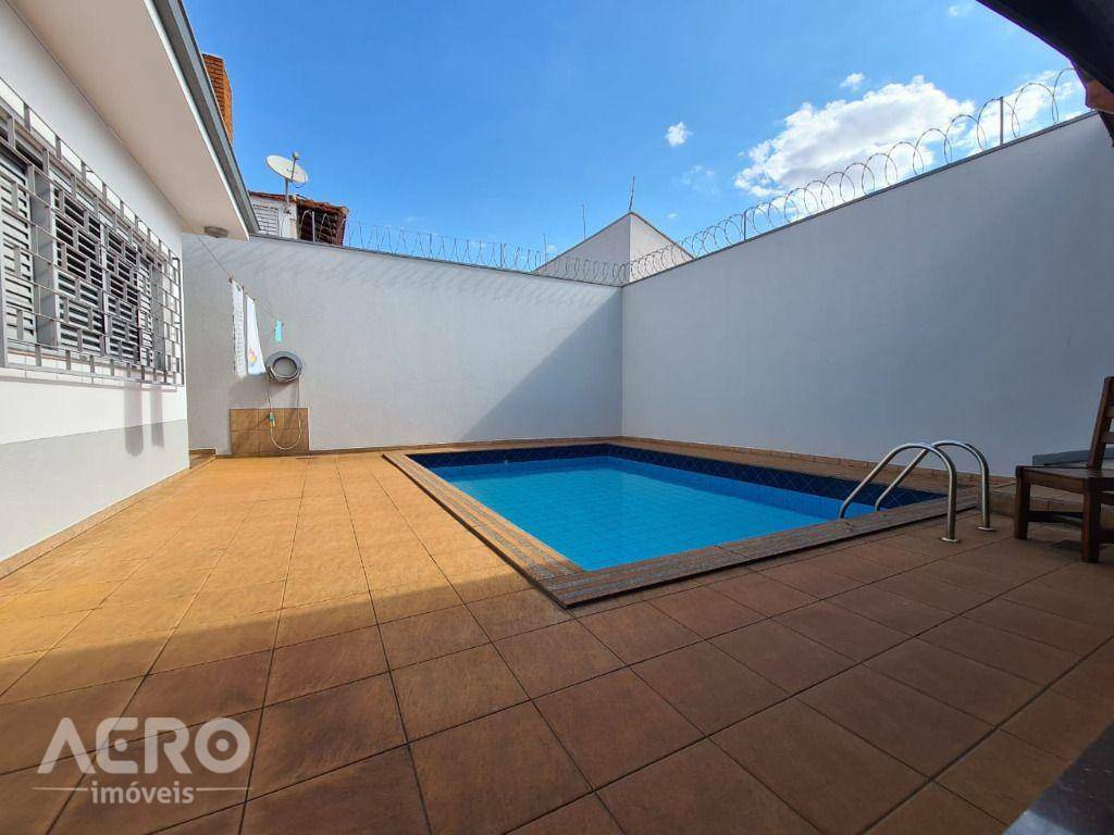 Casa à venda com 3 quartos, 280m² - Foto 7